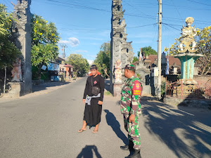 Koramil 1609-03/Seririt,bersinergi dengan pecalang desa adat turut serta pengamanan upqcara Pitra Yadnya.