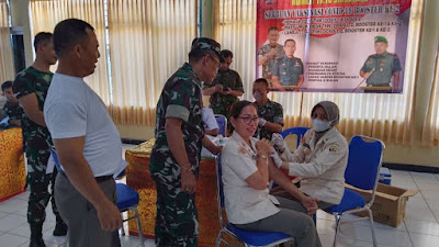 Personel Kodim Buleleng menerima Vaksinasi Booster Tahap IV Covid 19